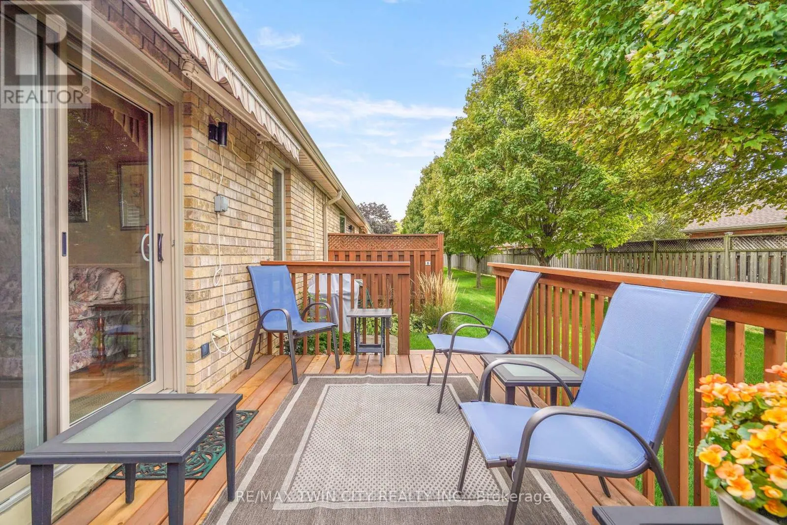 8 - 25 COBDEN COURT