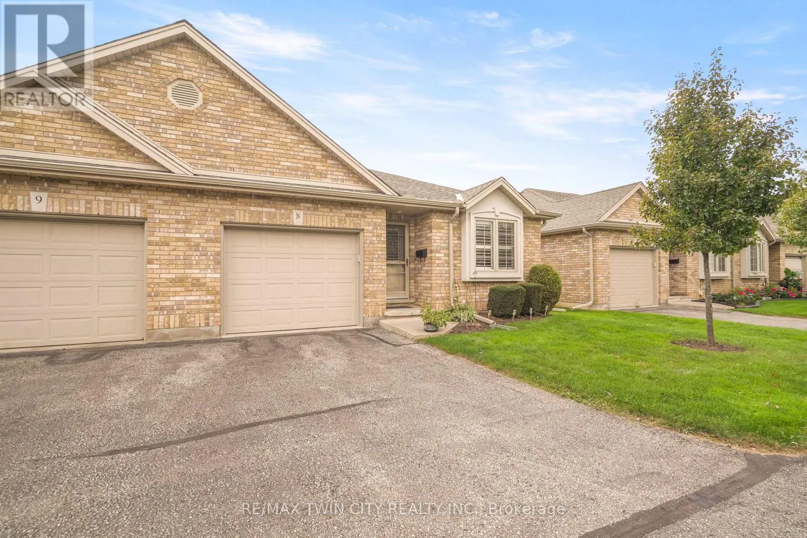 8 - 25 COBDEN COURT
