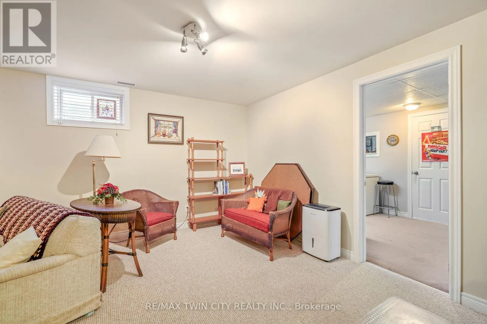 8 - 25 COBDEN COURT