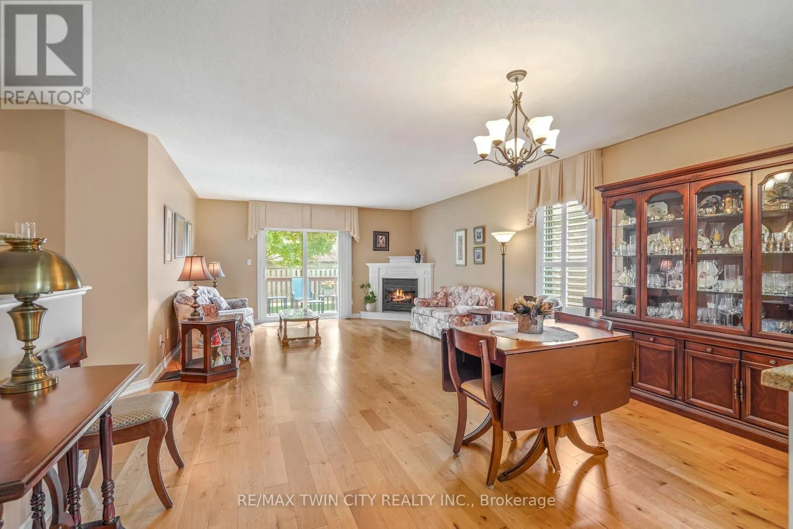 8 - 25 COBDEN COURT
