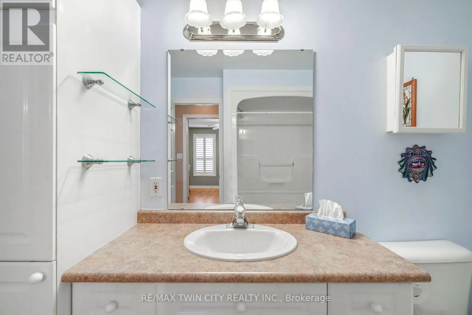 8 - 25 COBDEN COURT
