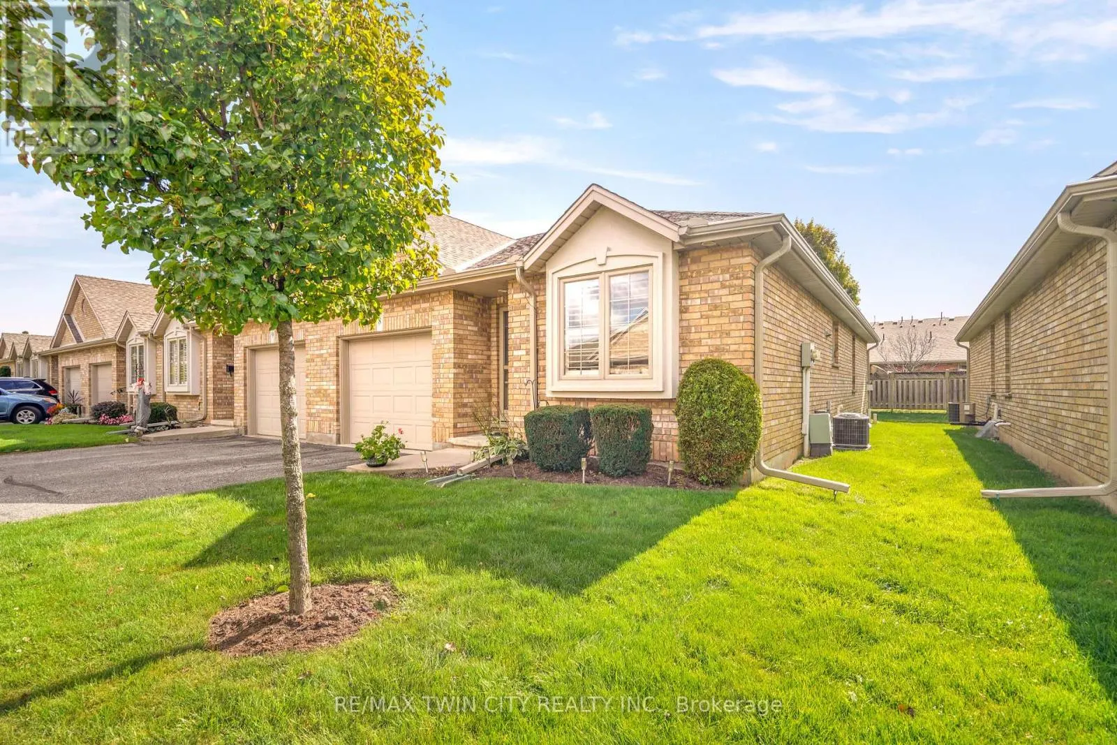 8 - 25 COBDEN COURT