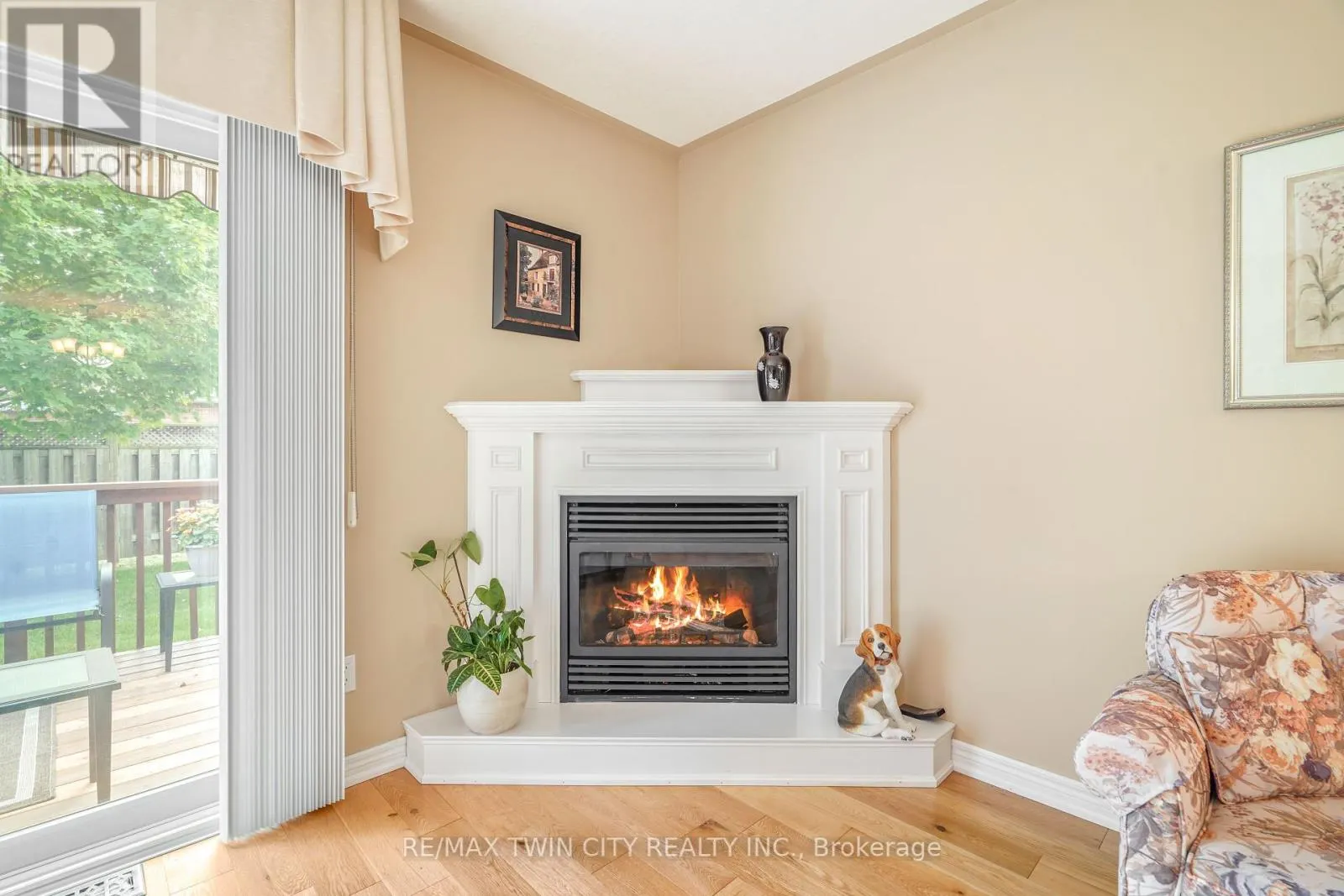 8 - 25 COBDEN COURT