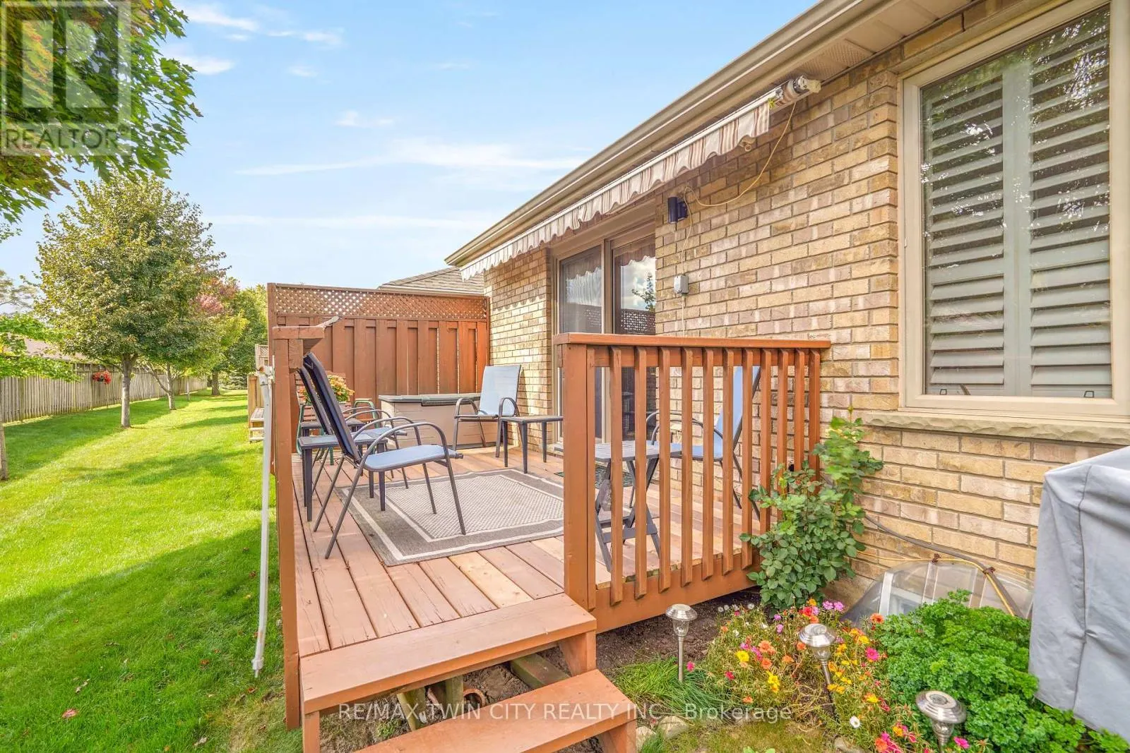 8 - 25 COBDEN COURT
