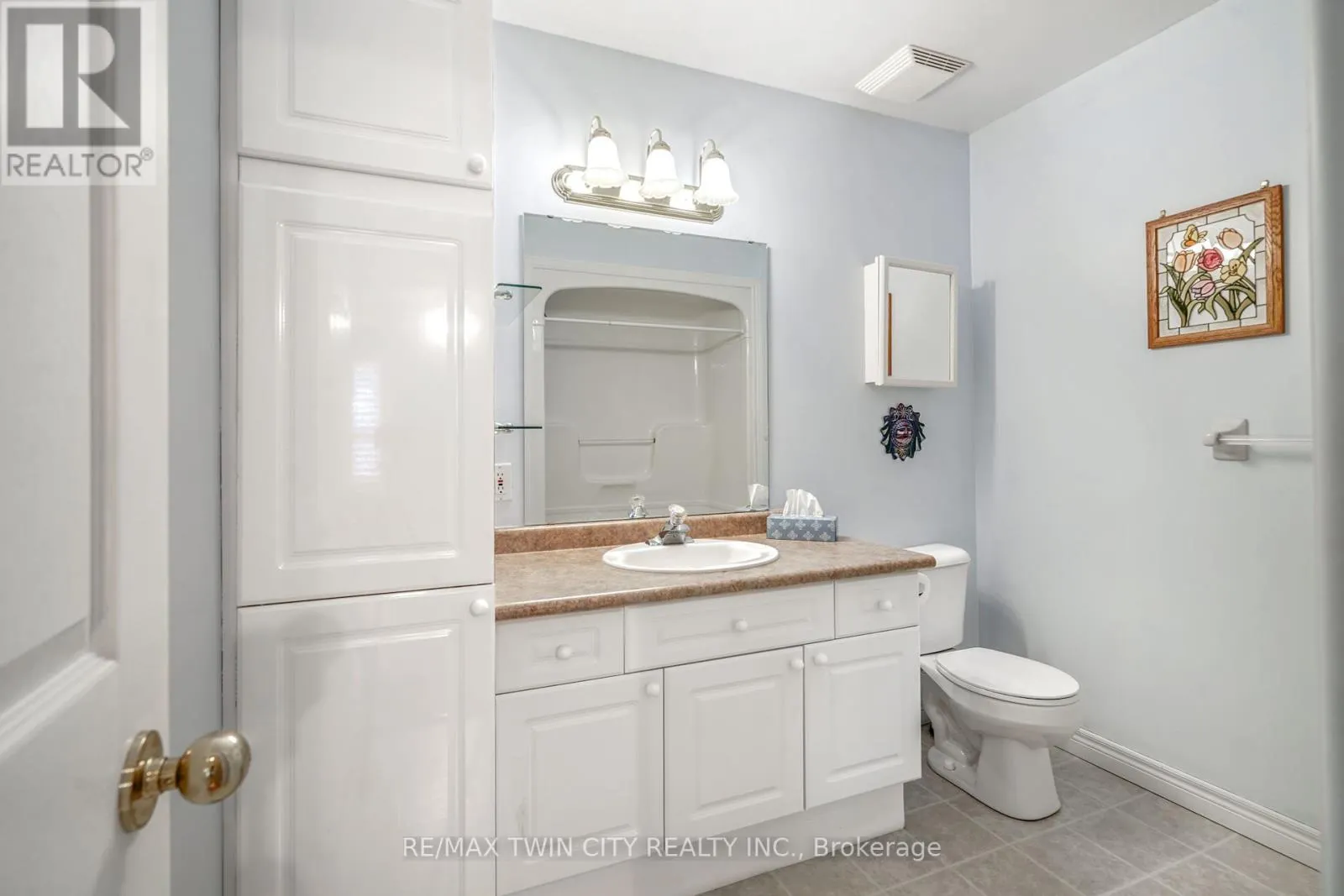 8 - 25 COBDEN COURT