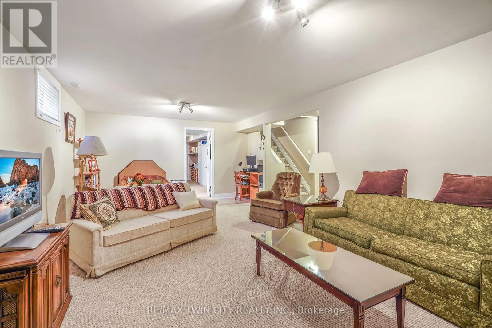 8 - 25 COBDEN COURT