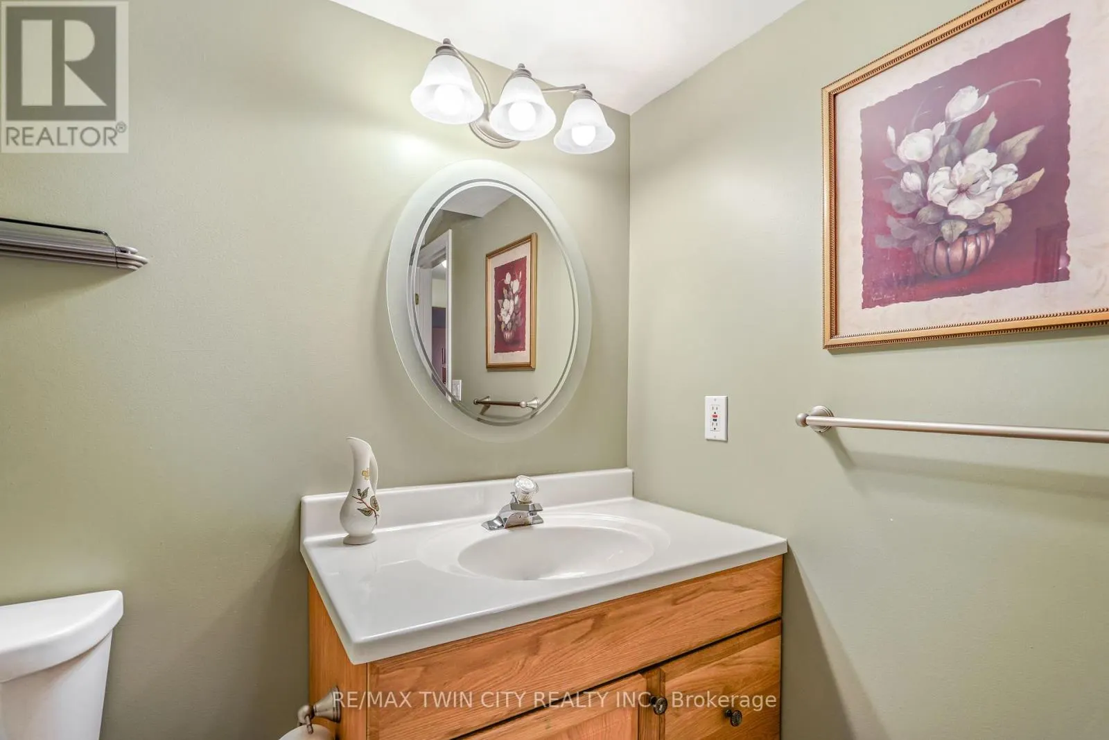 8 - 25 COBDEN COURT
