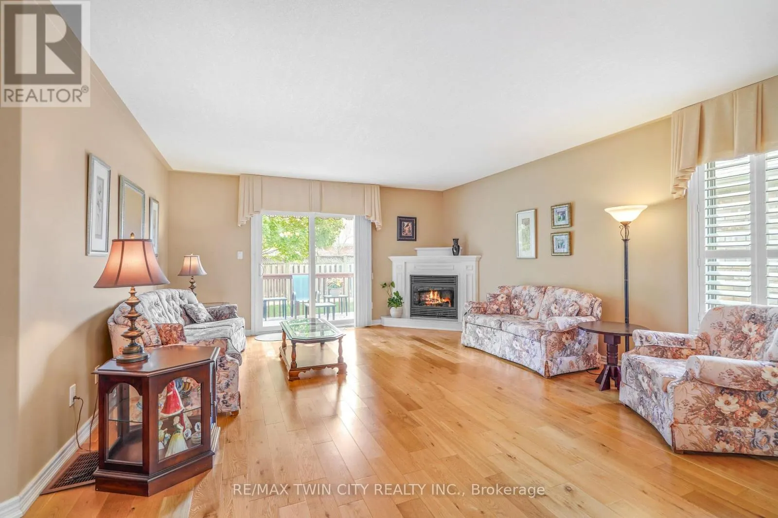 8 - 25 COBDEN COURT