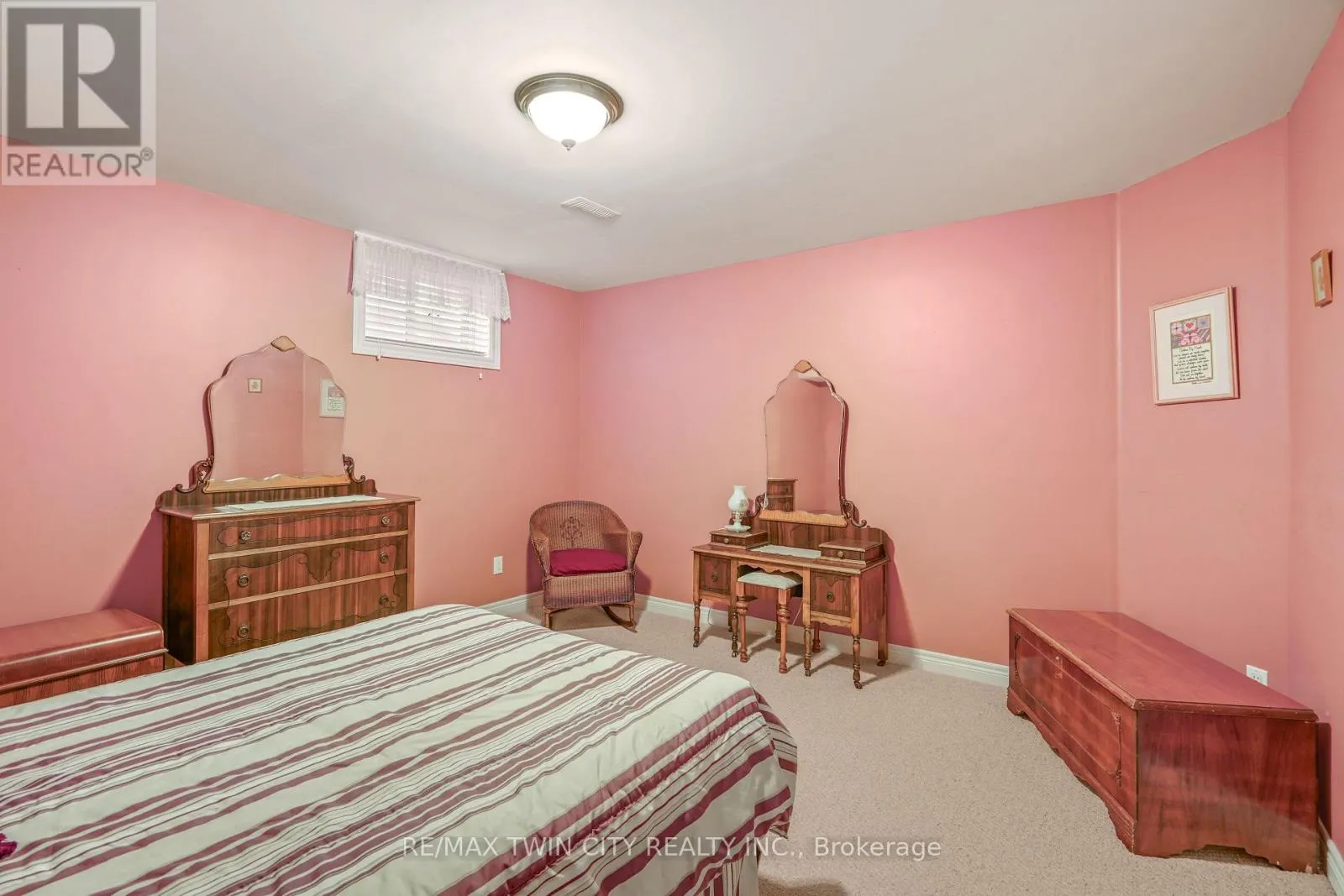 8 - 25 COBDEN COURT