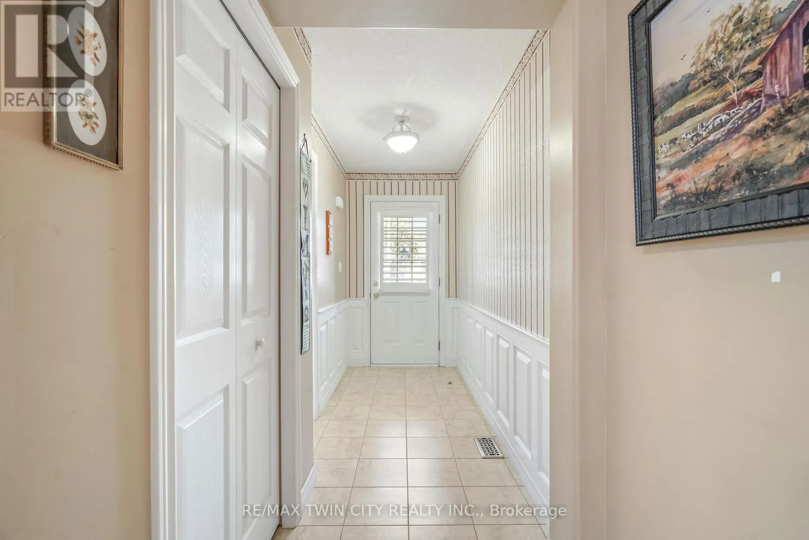 8 - 25 COBDEN COURT