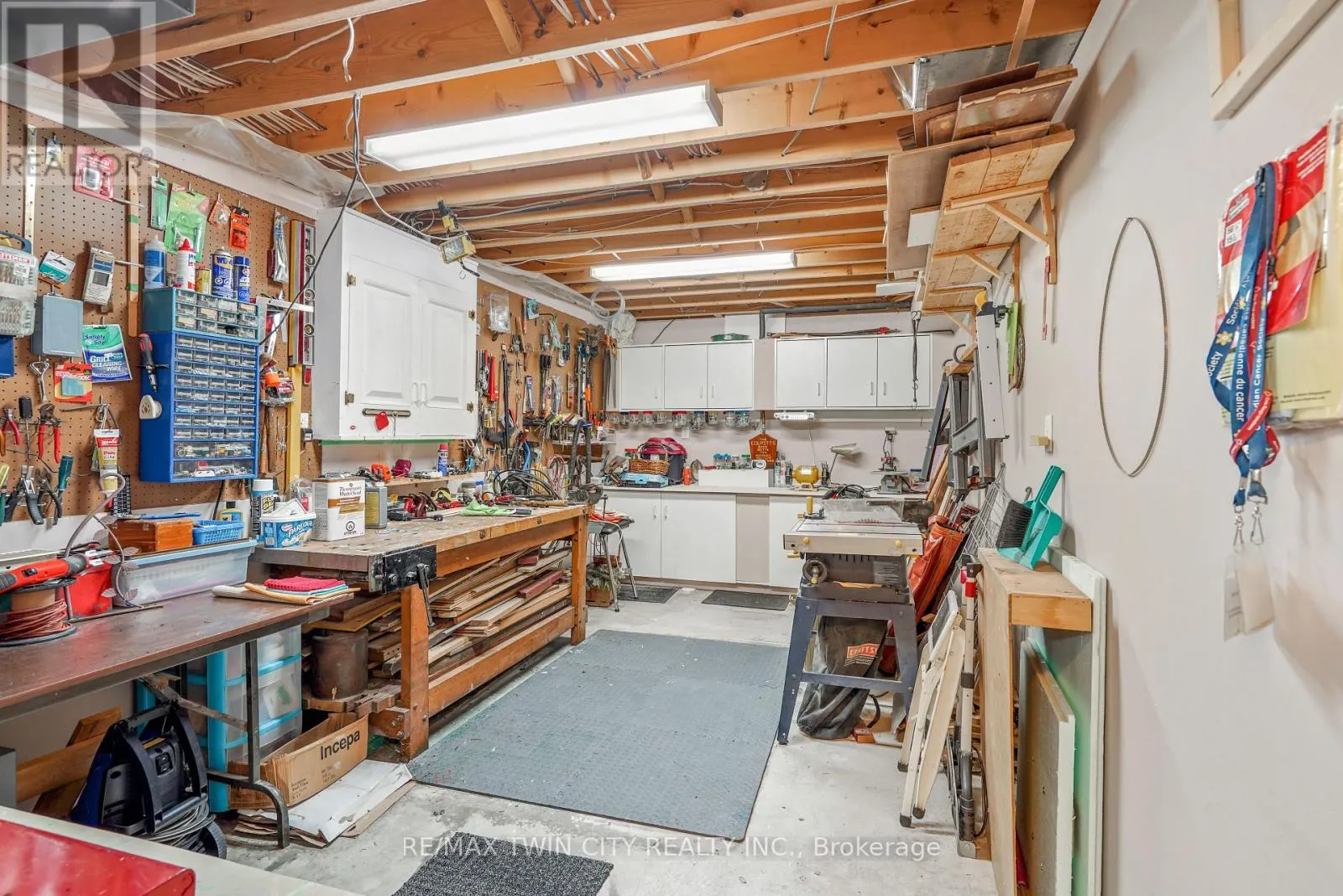 8 - 25 COBDEN COURT