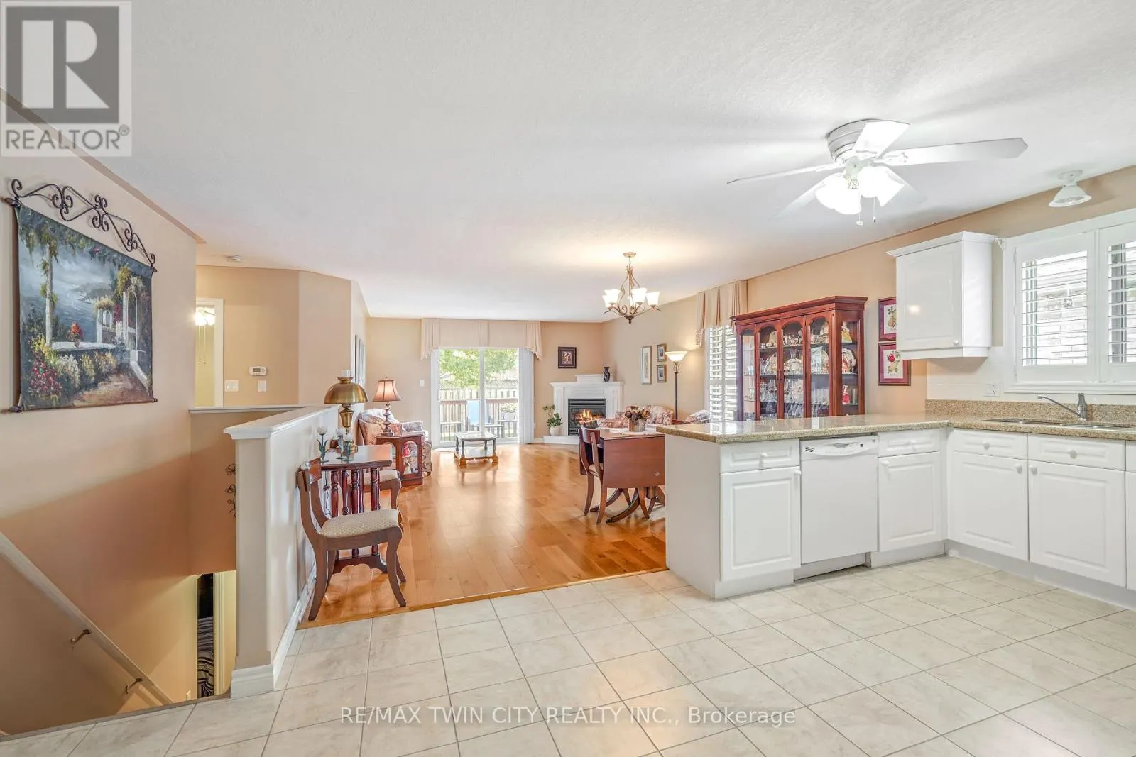 8 - 25 COBDEN COURT