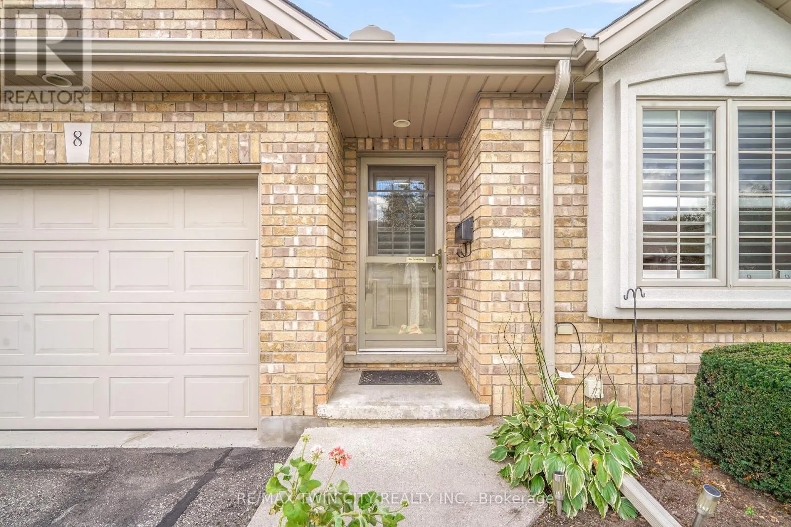 8 - 25 COBDEN COURT