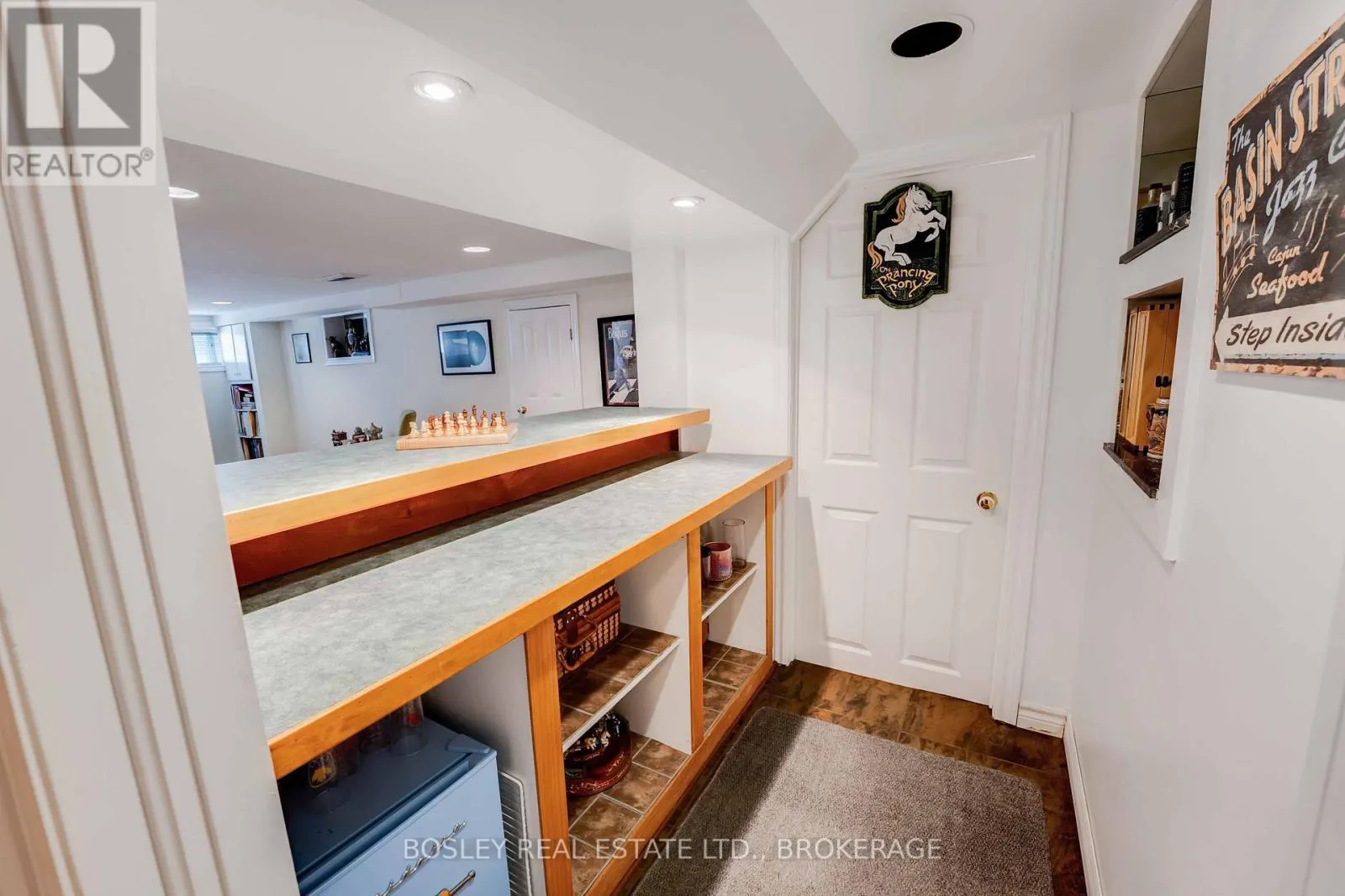 6373 CORWIN CRESCENT