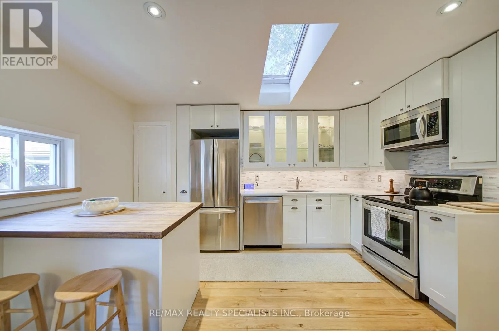 9 GRANDVIEW DRIVE
