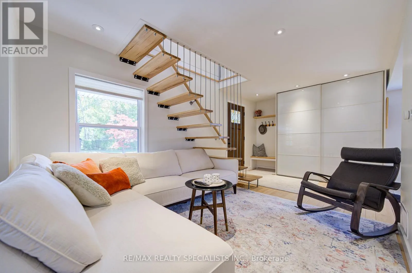 9 GRANDVIEW DRIVE