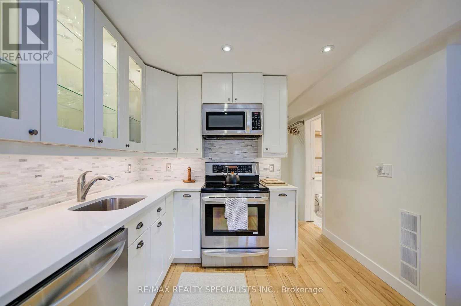 9 GRANDVIEW DRIVE