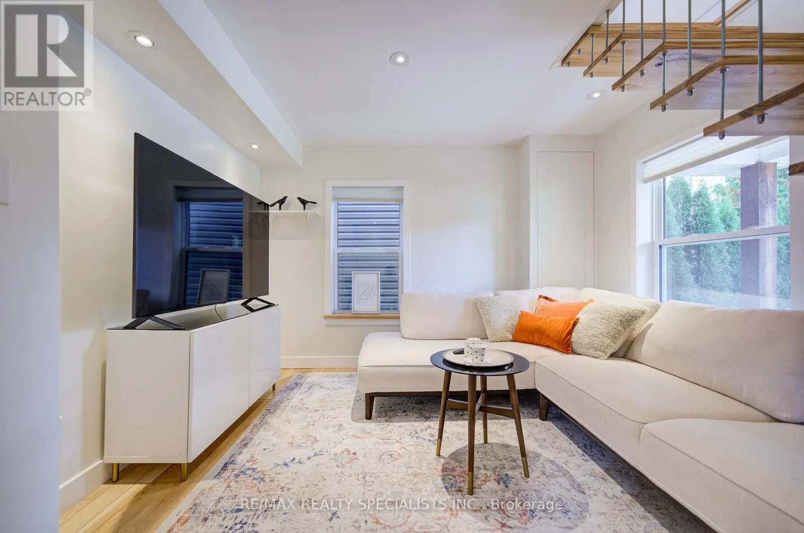 9 GRANDVIEW DRIVE