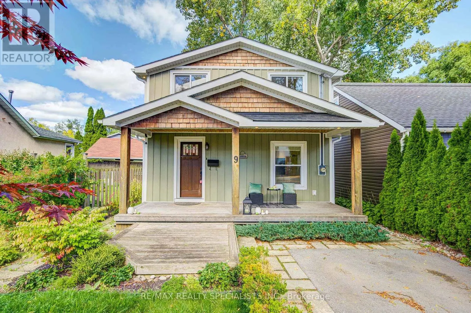 9 GRANDVIEW DRIVE