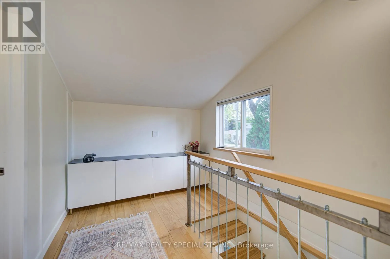 9 GRANDVIEW DRIVE