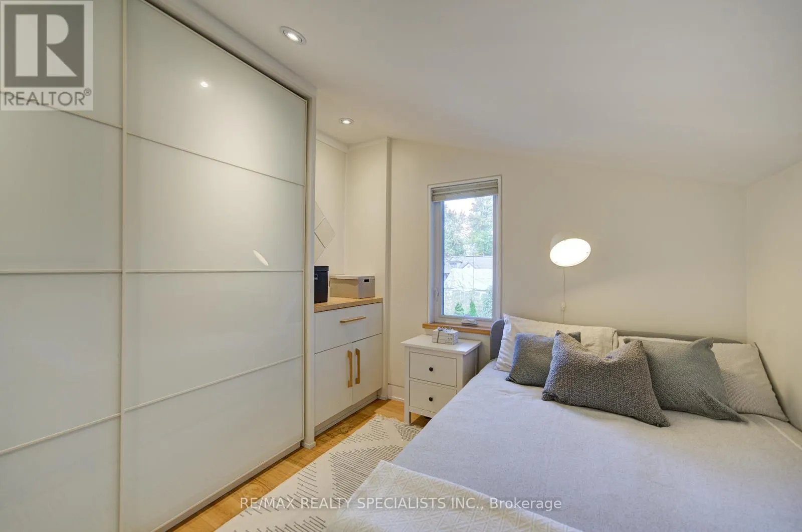 9 GRANDVIEW DRIVE