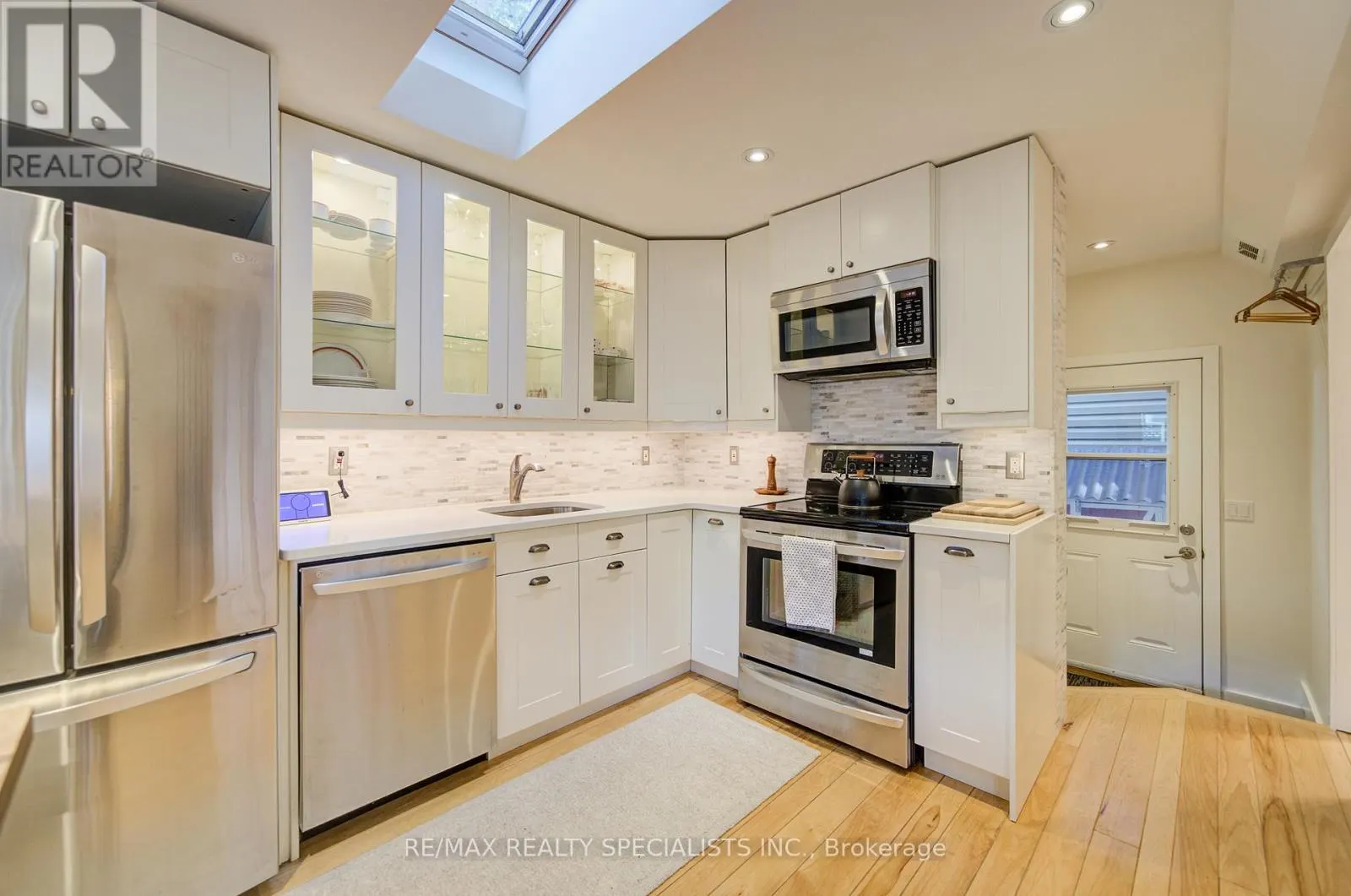 9 GRANDVIEW DRIVE