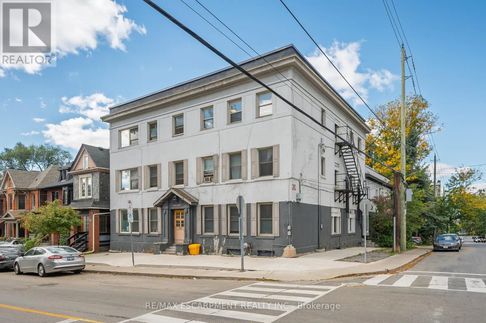 6 - 142 CAROLINE STREET S