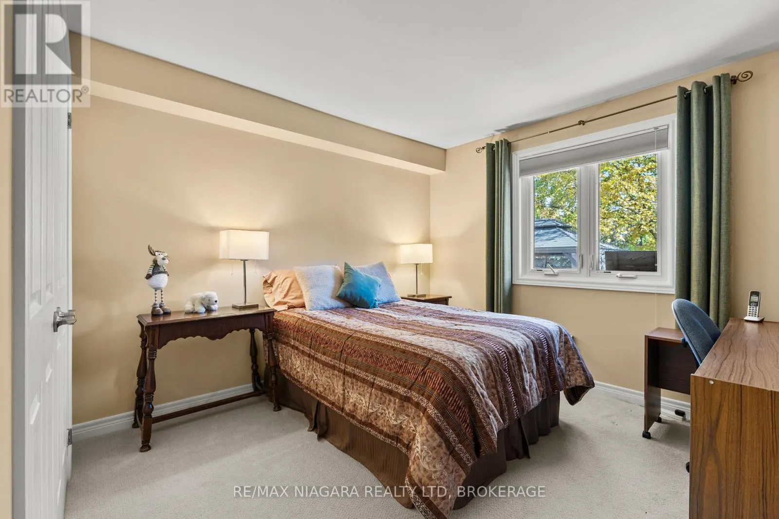 4 KARSAM COURT