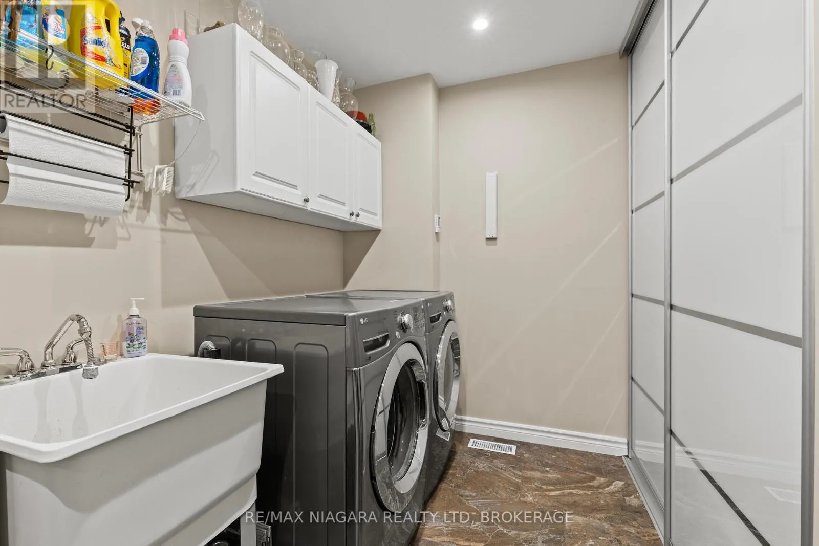 4 KARSAM COURT