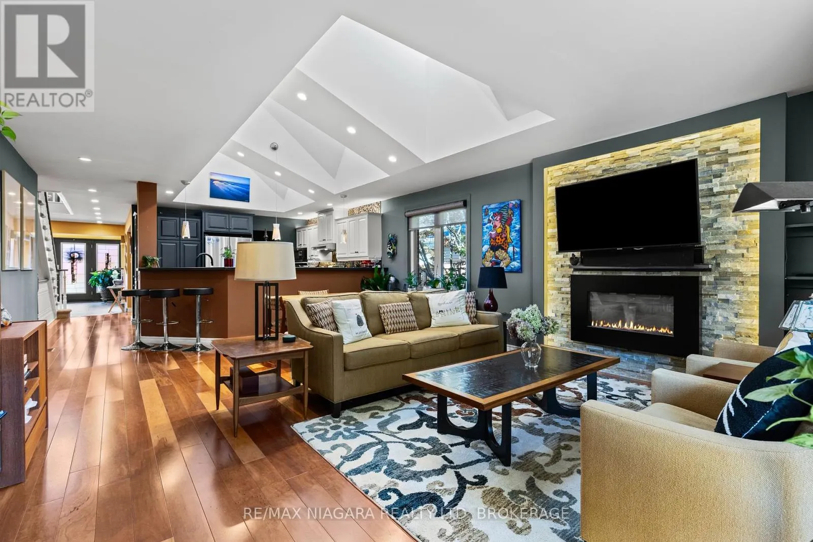 4 KARSAM COURT