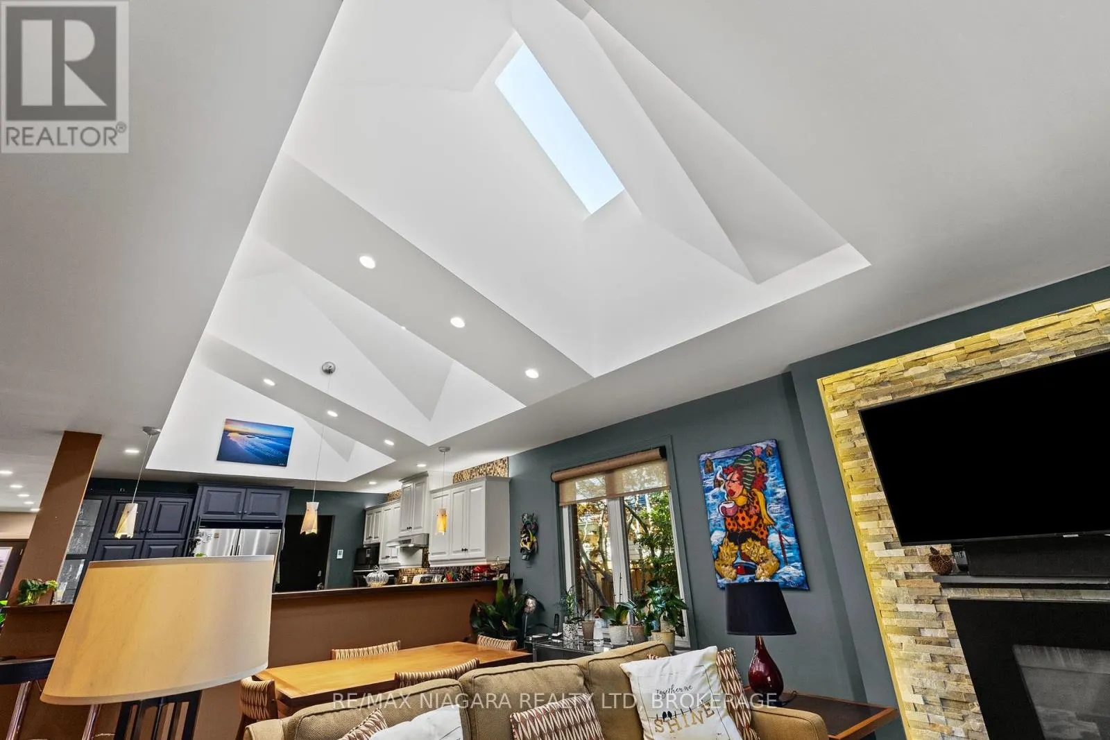 4 KARSAM COURT