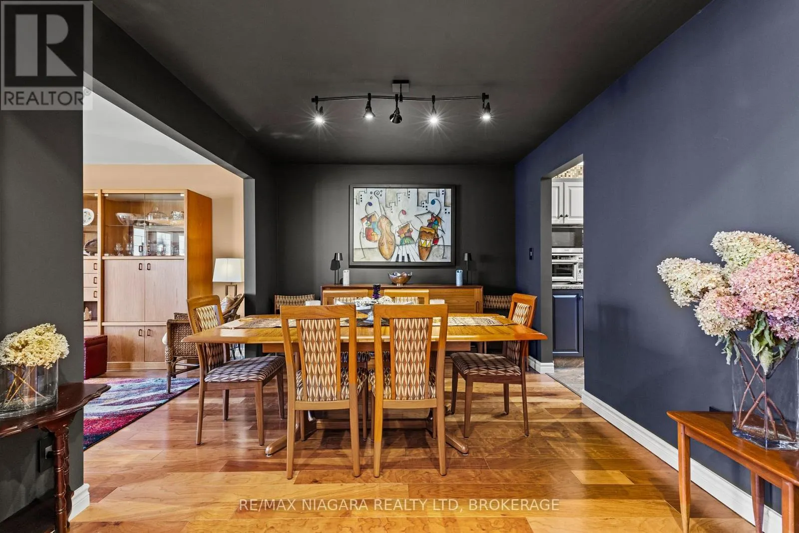 4 KARSAM COURT