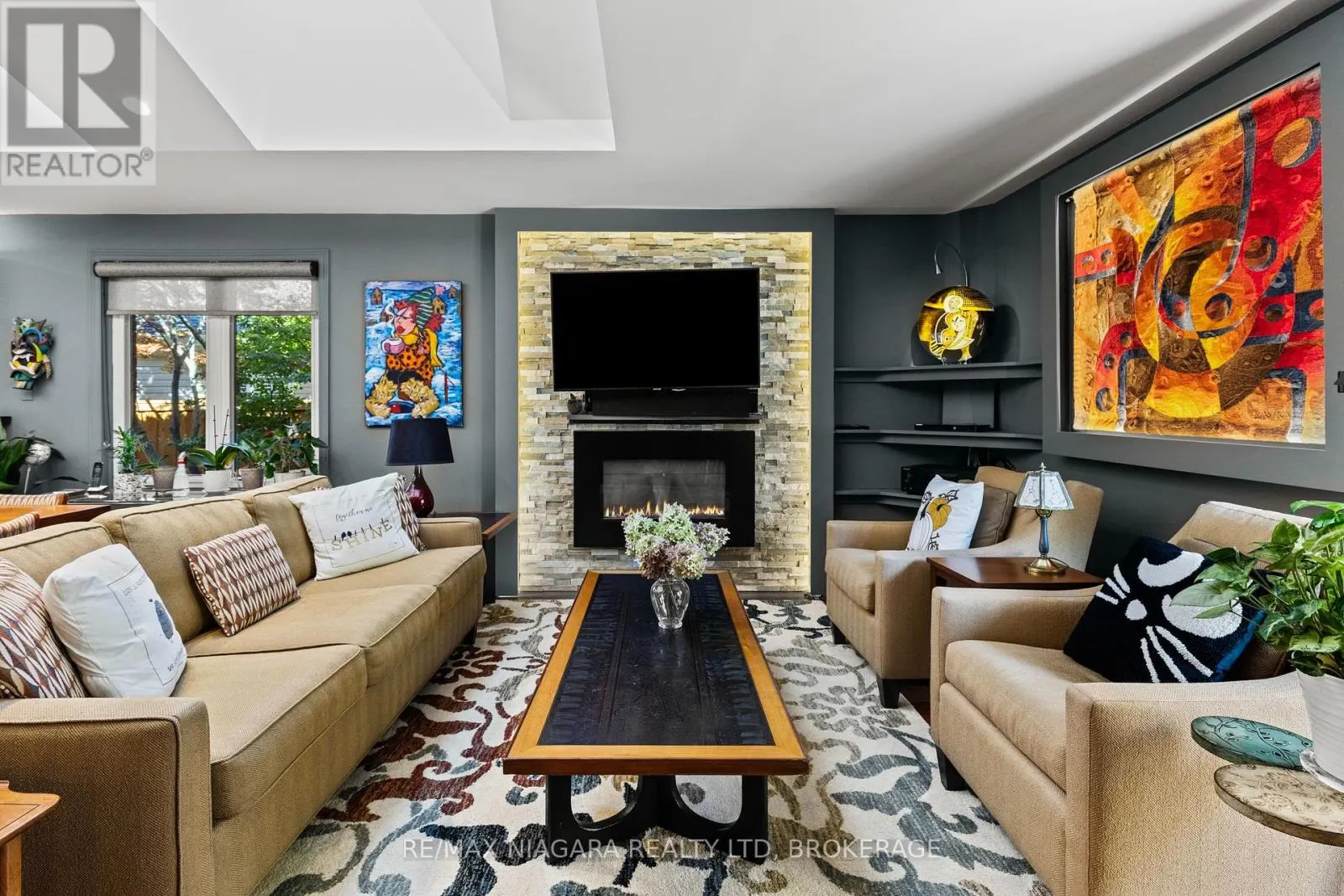 4 KARSAM COURT