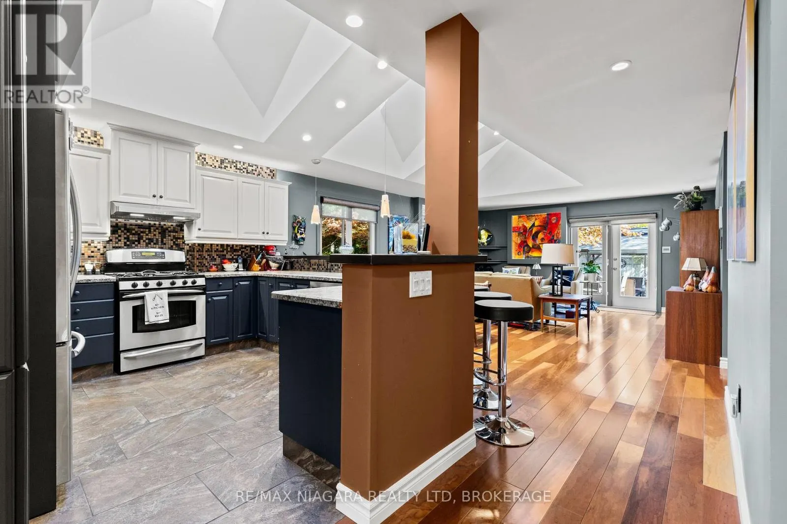 4 KARSAM COURT