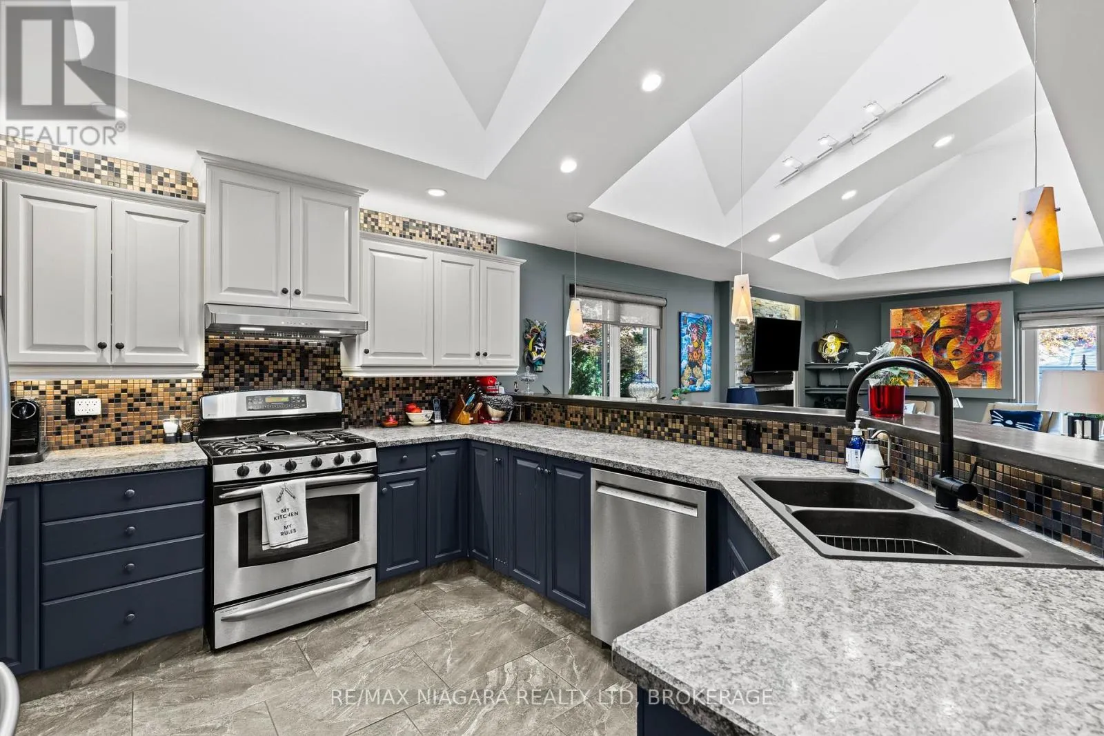 4 KARSAM COURT