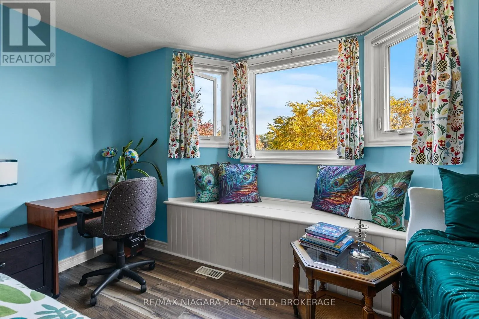 4 KARSAM COURT