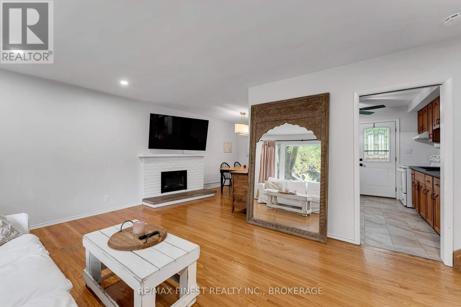 165 SECOND AVENUE