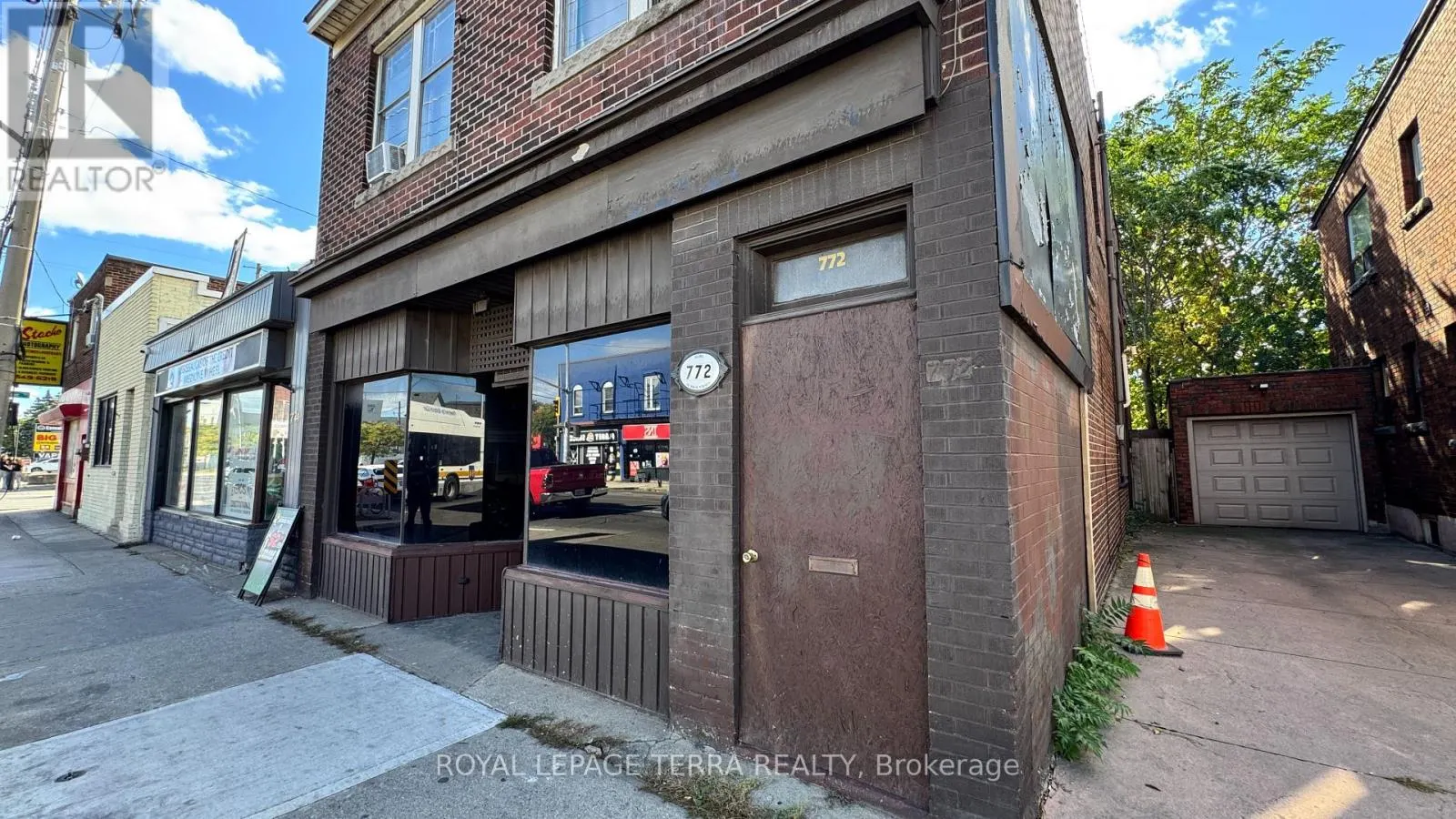 772 BARTON STREET E