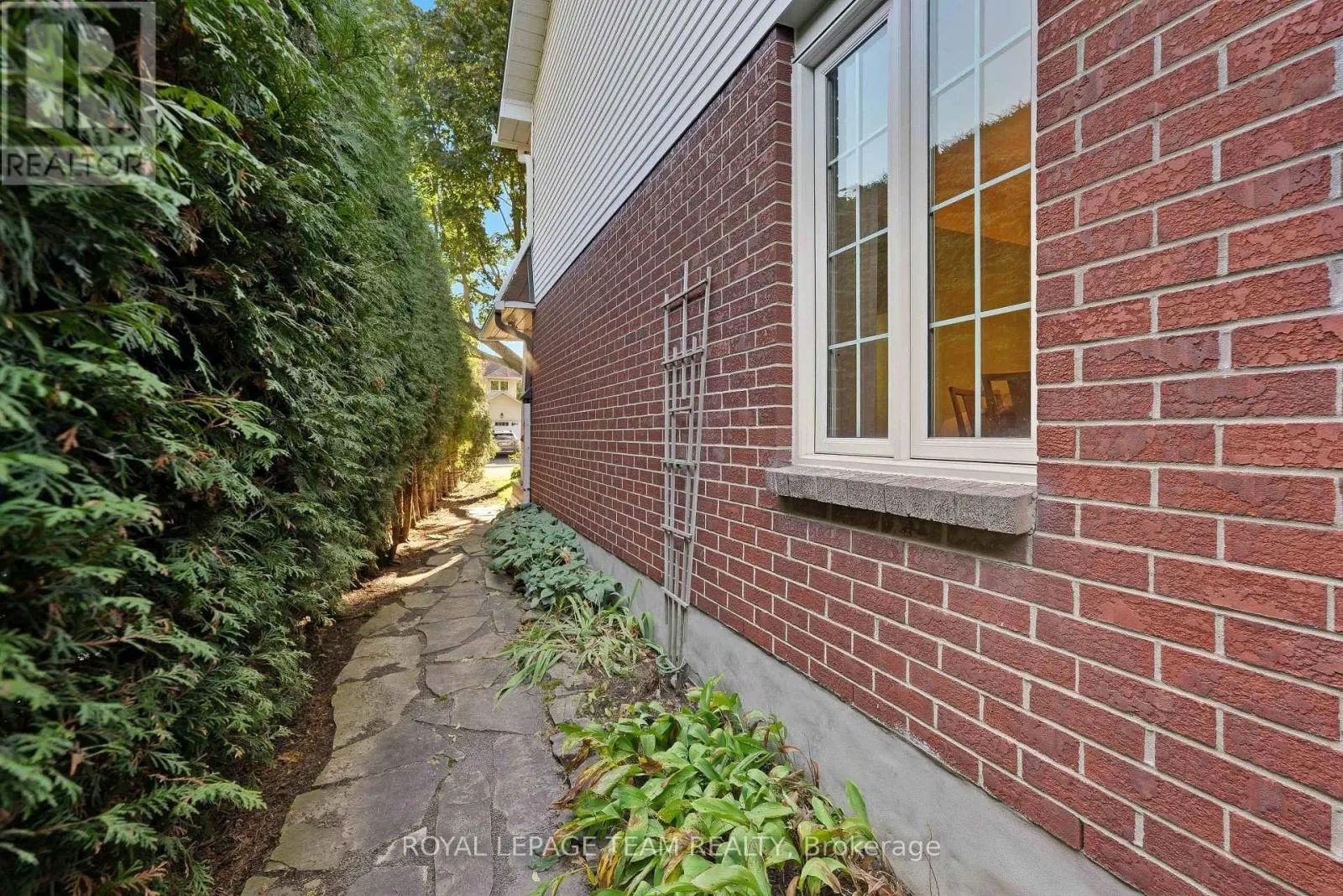 54 PICKWICK DRIVE