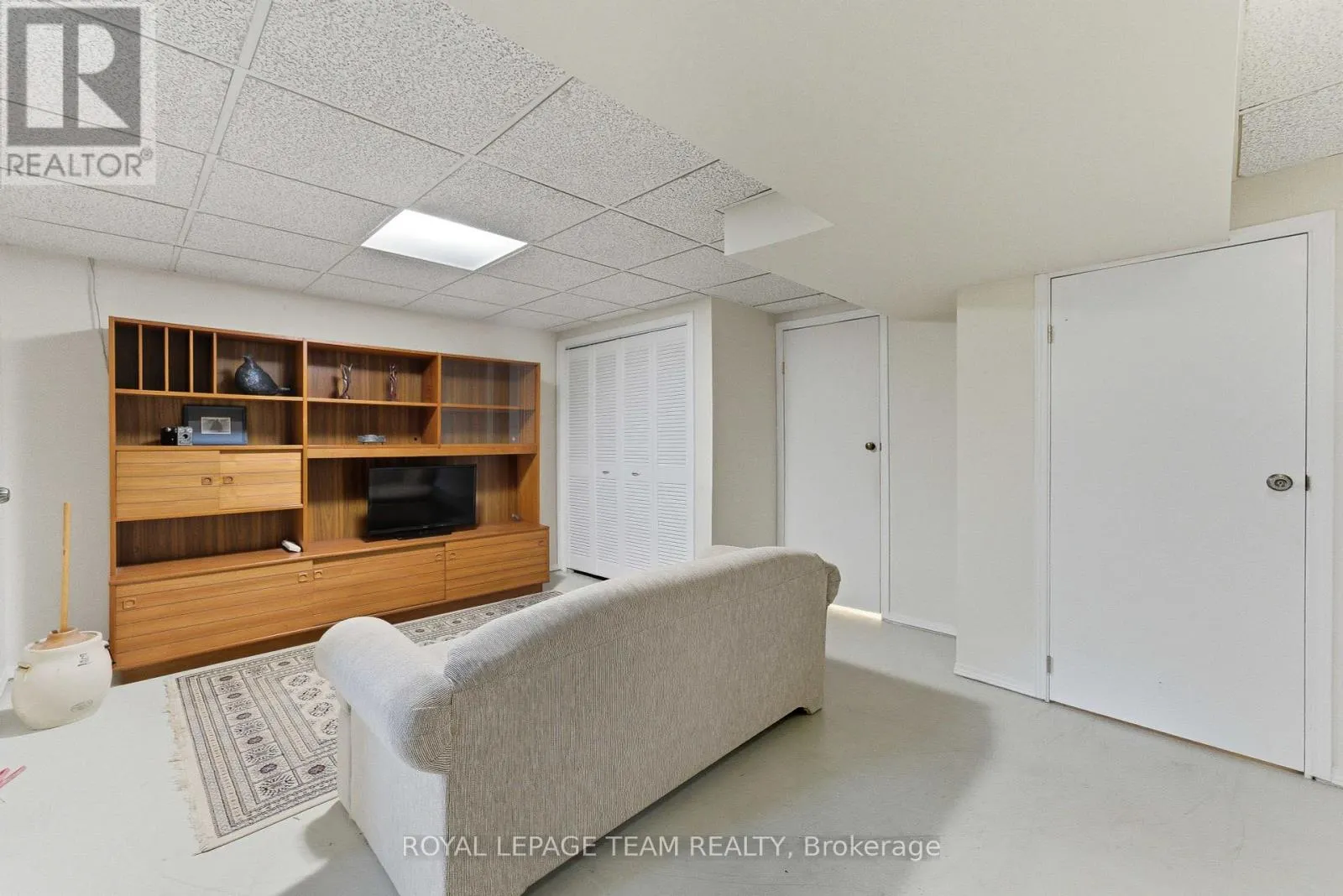 54 PICKWICK DRIVE
