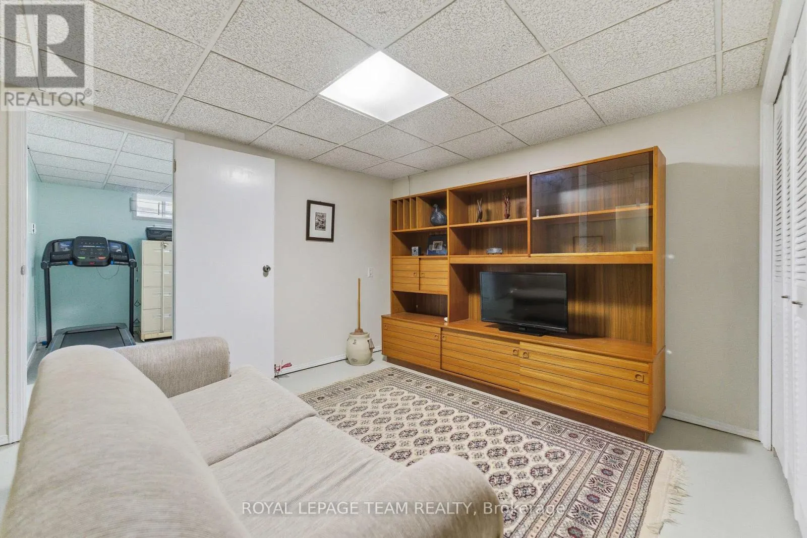 54 PICKWICK DRIVE