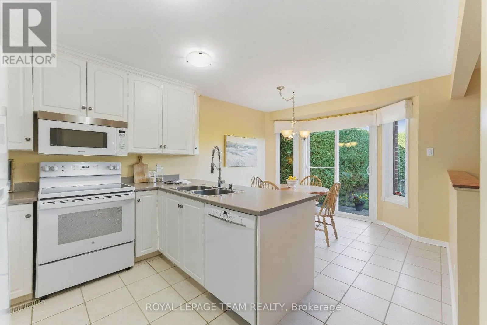 54 PICKWICK DRIVE