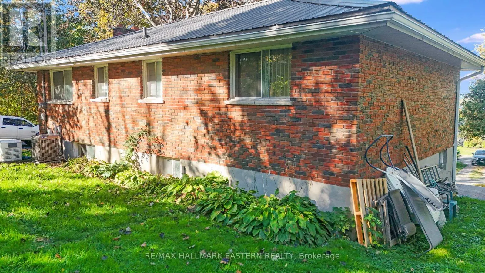 1013 NICHOLL'S BOULEVARD