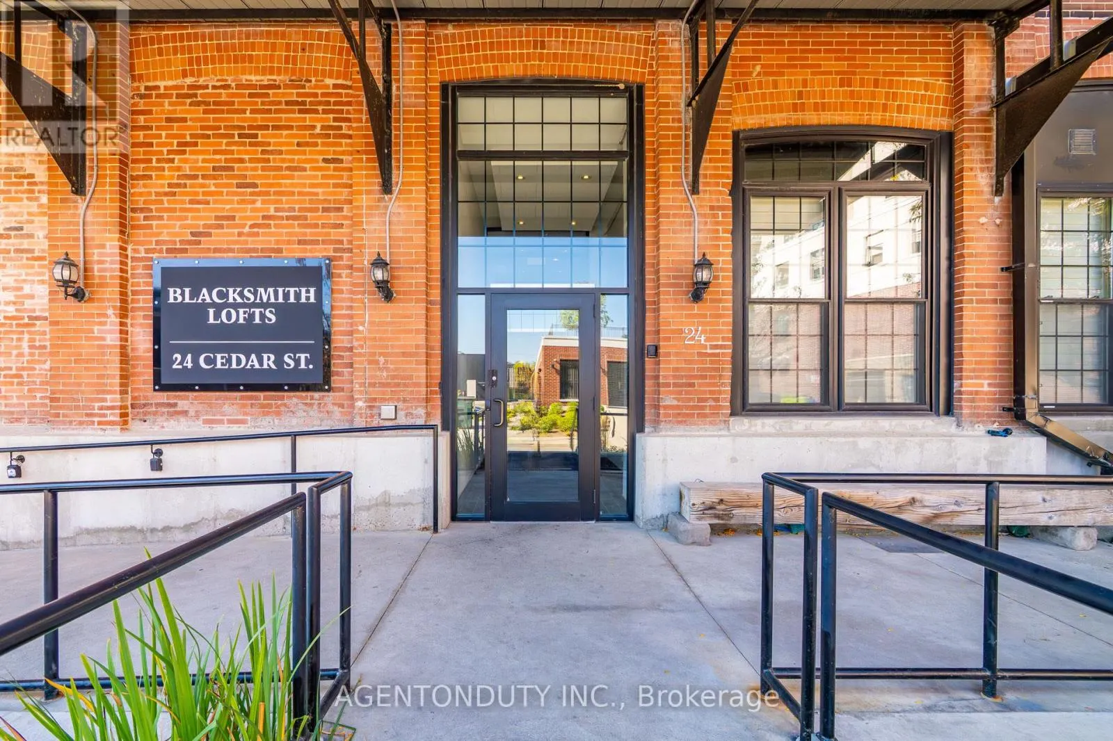 101 - 24 CEDAR STREET
