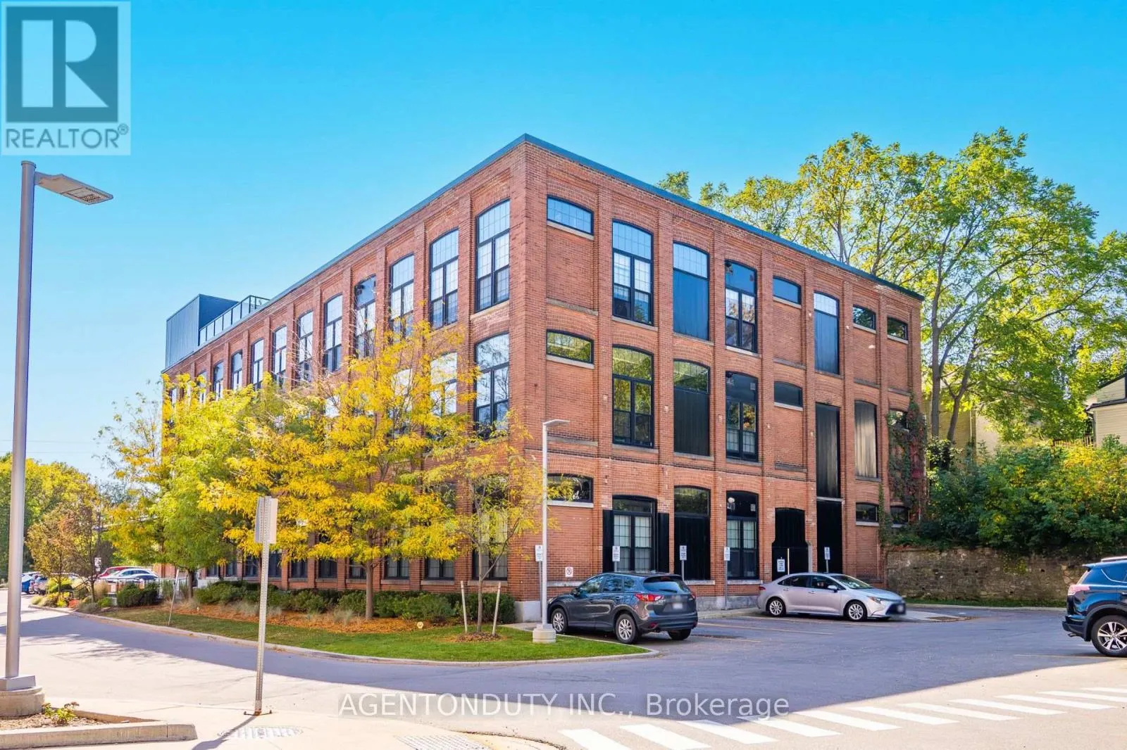 101 - 24 CEDAR STREET