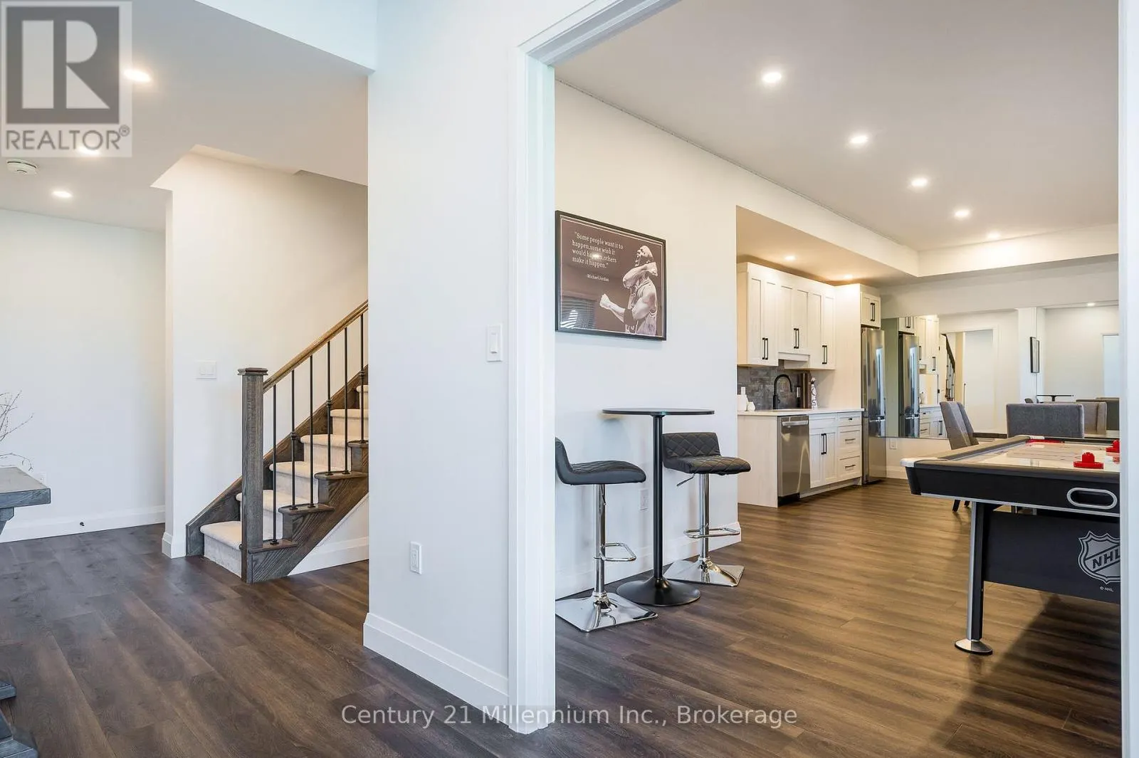138 CREEKWOOD COURT