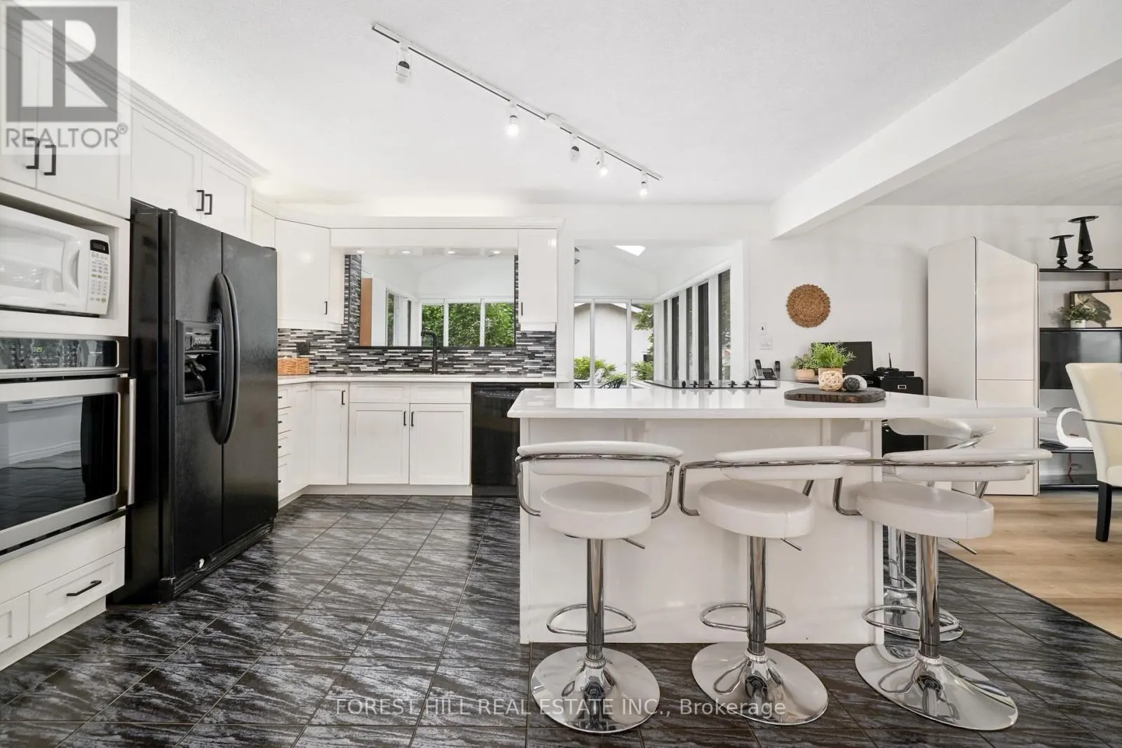 285 COTTONWOOD DRIVE