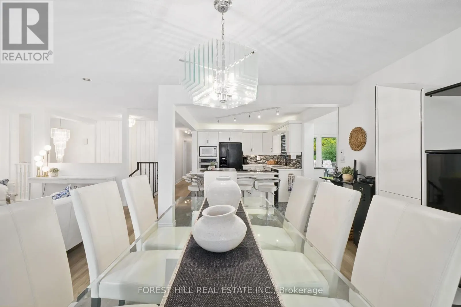 285 COTTONWOOD DRIVE