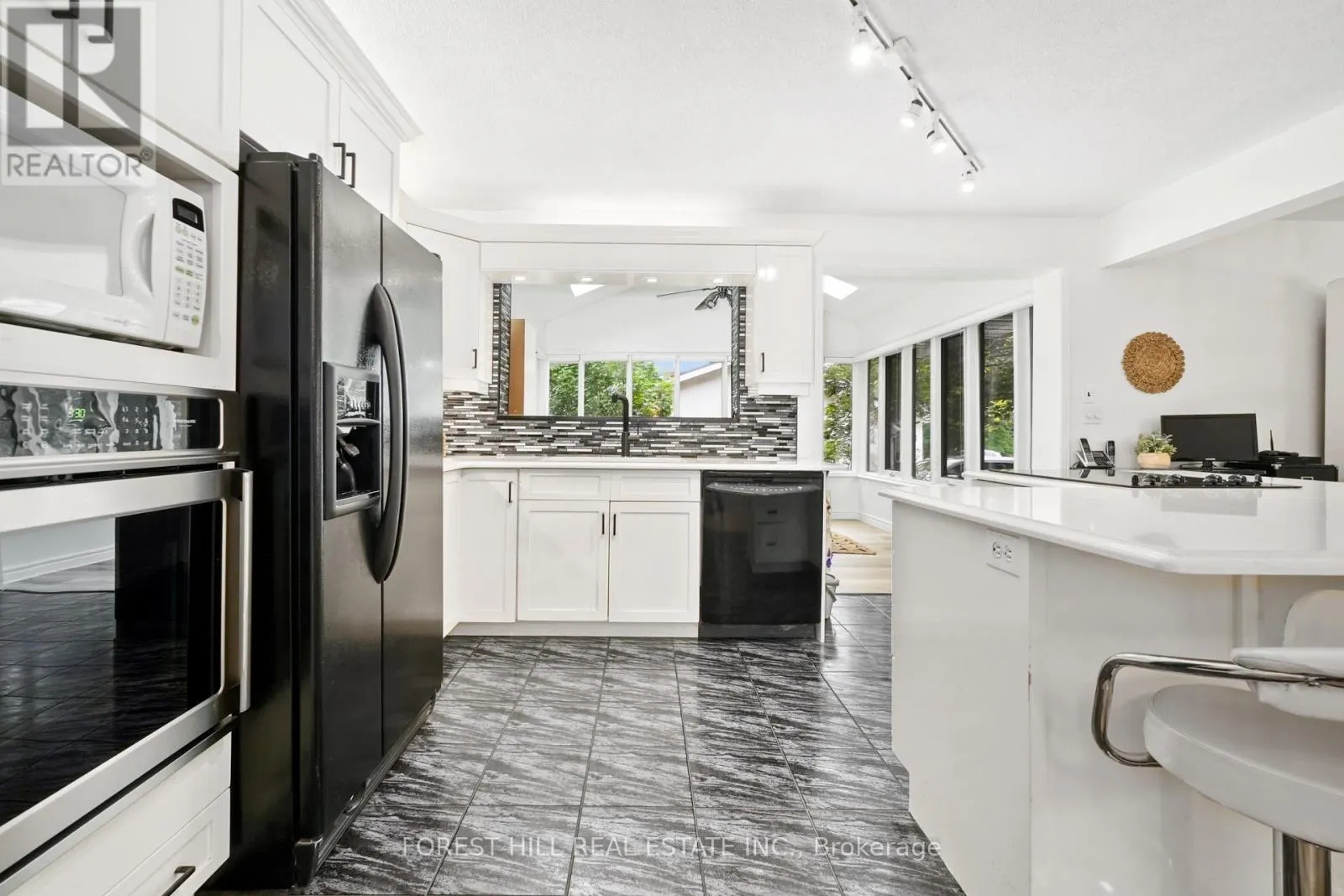285 COTTONWOOD DRIVE