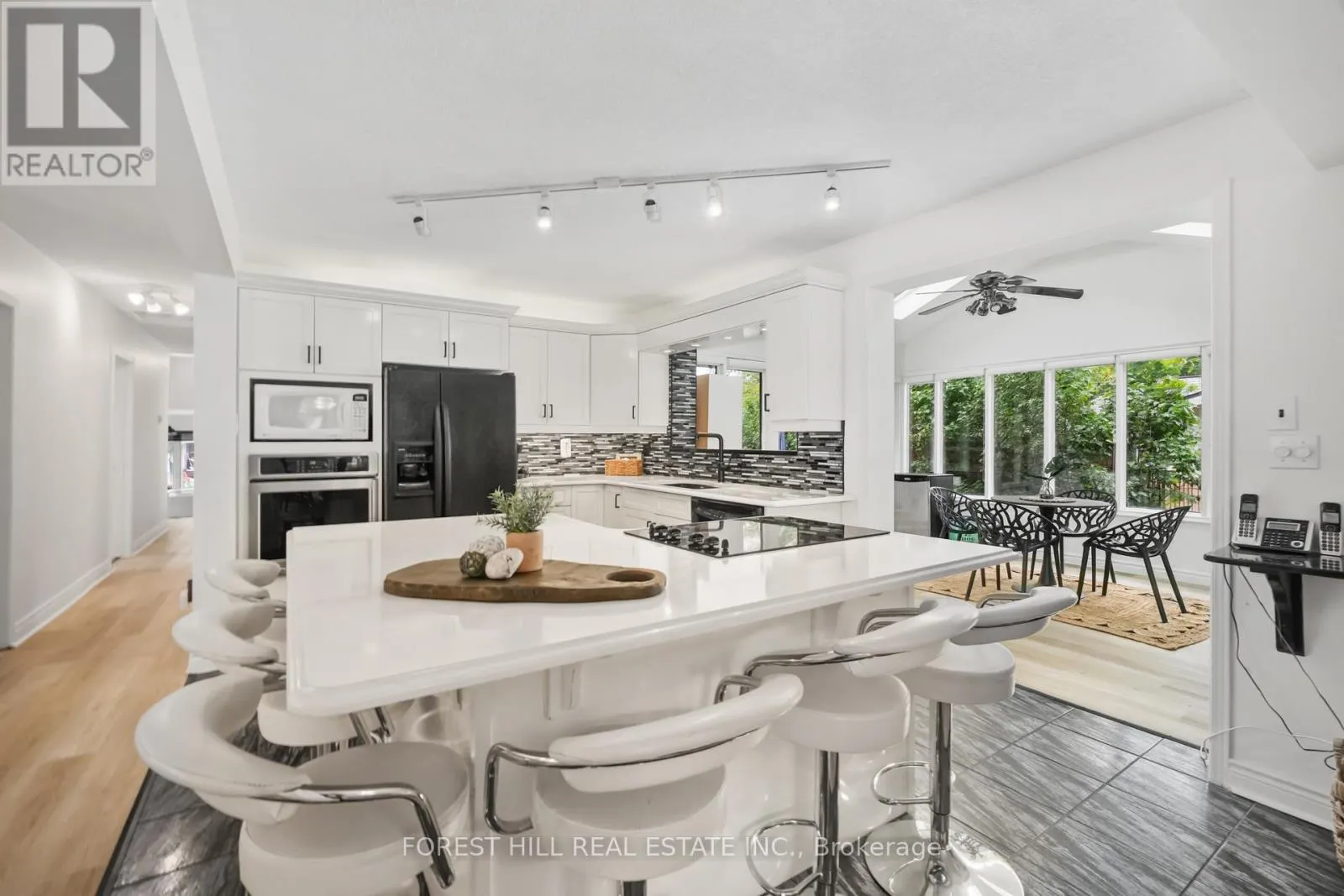 285 COTTONWOOD DRIVE